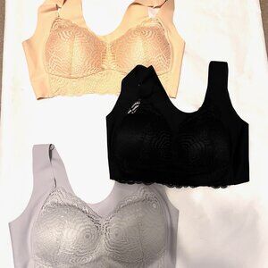 Lamuse Banchee-NWOT- 3 Wireless Lace Bras  Lightly Padded-40/90 (Med-Large-D/DD)